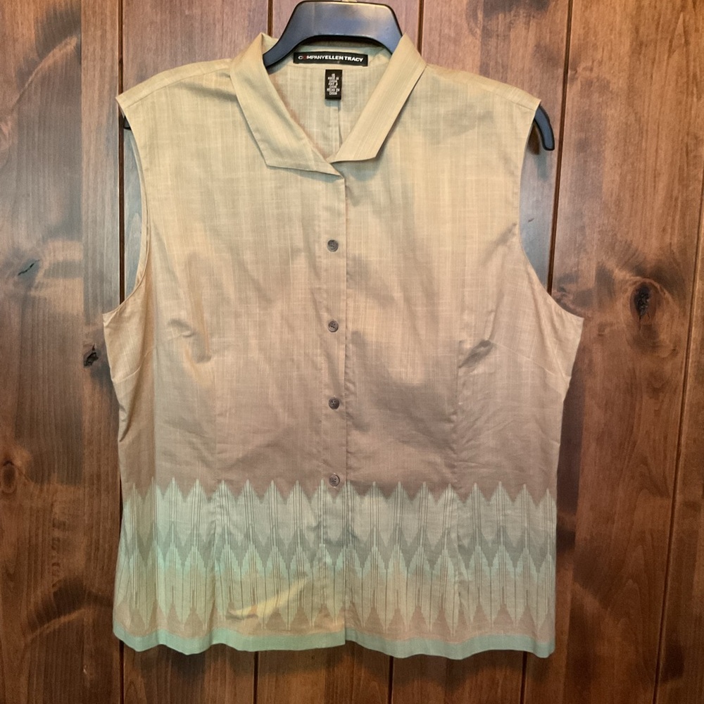 Ellen Tracy Taupe Sleeveless Button-Front Top with Geometric Hem Pattern